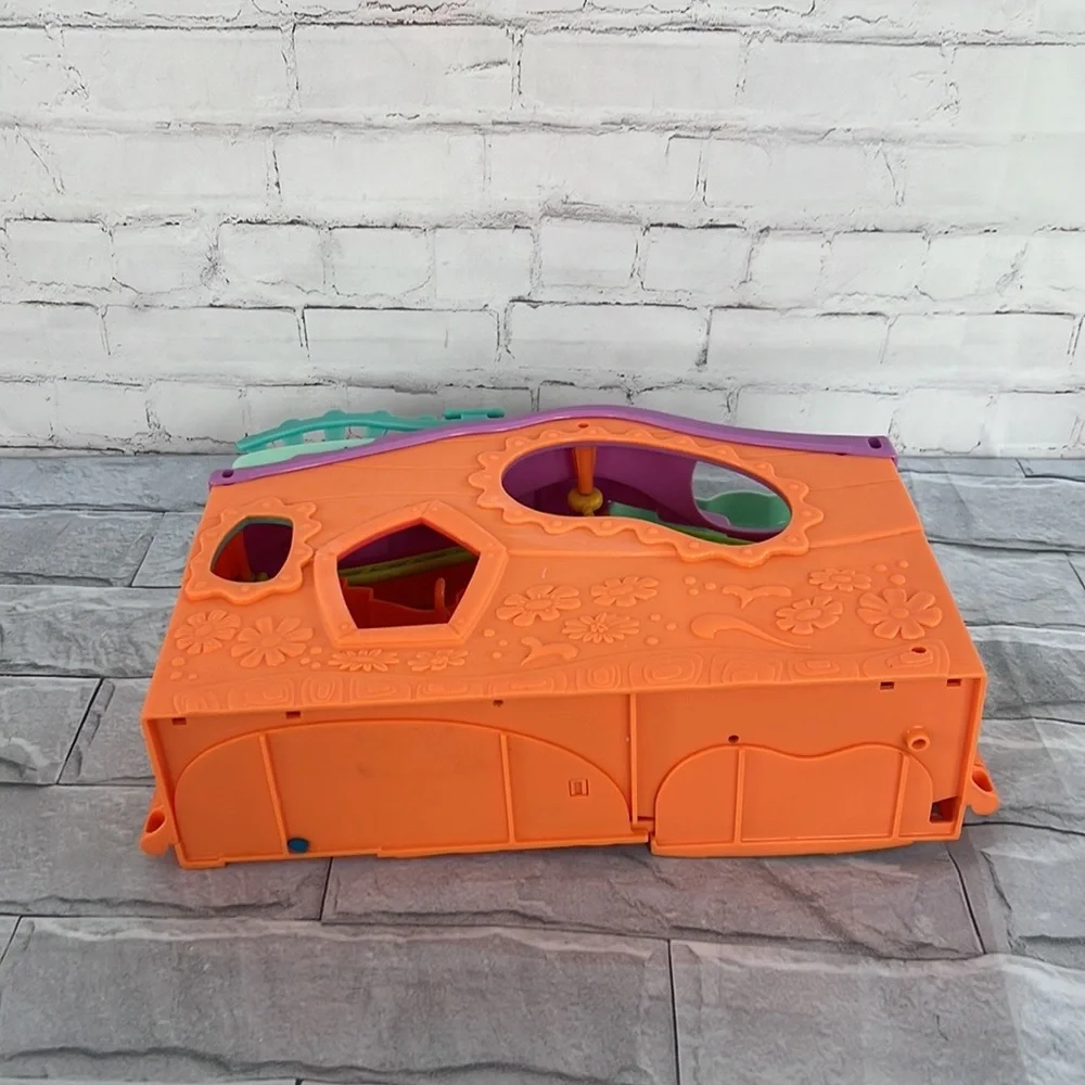 Littlest Pet shop play house - Picture 5 of 11